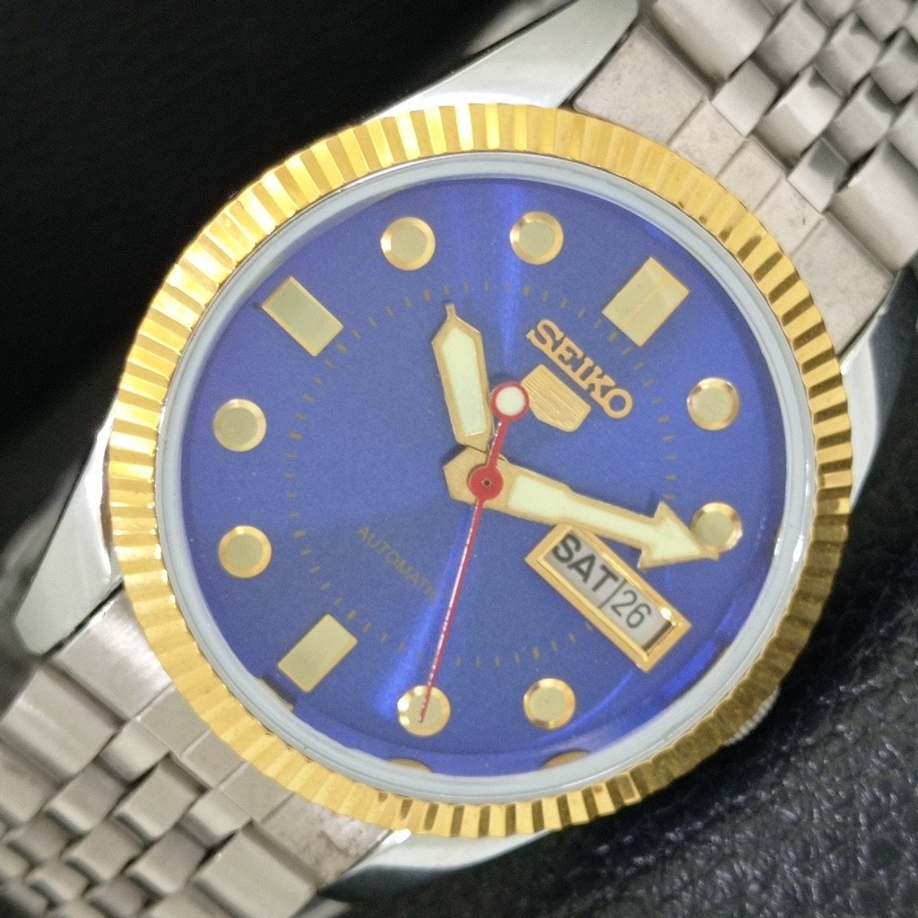 Vintage 1971 Seiko Automatic Mens Silver Watch WDaydate  Glass Back